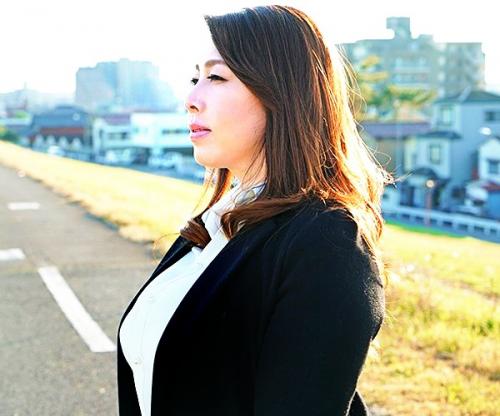 おばさんに任せて､､､♡刺激が強すぎる美爆乳ボディ！「おちんちん勃ってるね♡」童貞チンポを痴女ってムラムラ誘惑セクス！