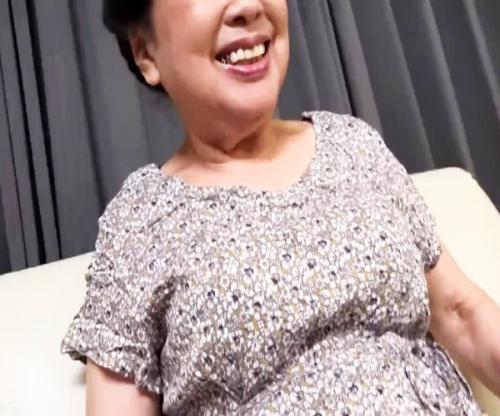マニア必見！！80歳のおばあちゃまのシワシワマンコはまだまだ現役！少しイジればマン汁あふれだすぅ！！