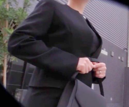 法事帰りの喪服未亡人はくそ鉄板！ＭＭ号で悩みを聞いて慰めついでに濃厚ＳＥＸ！巨乳奴隷が羞恥調教で悶絶アクメ！連続中出し！