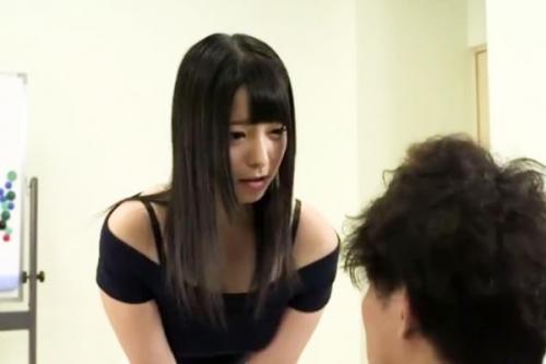 『おまんこヤってみる？』隣部屋から聞こえる喘ぎ声！遊びにきてた憧れのマドンナがエロい雰囲気になって勢いでハメたった話