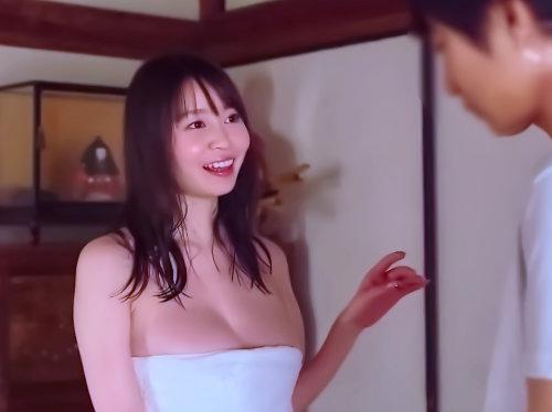 タオルで包まれる最強おっぱいｗｗｗｗｗｗ「ヒマだからSEXしよっか？」激えちボディで青年を狂わすド変態奥さんの乳誘惑♡