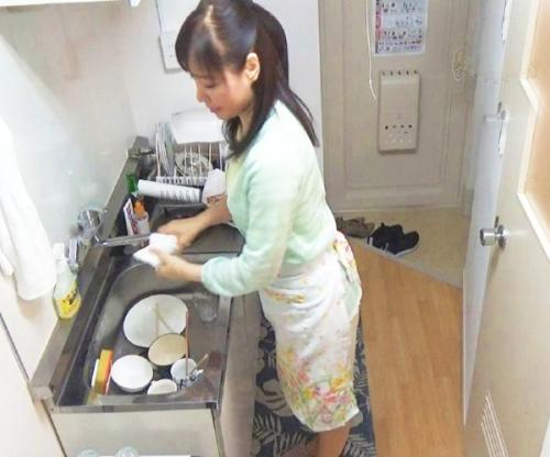 家政婦でやってきたおばさんがマザコン野郎に強引な性交で膣内射精されちゃうなんてｗ