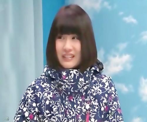 マジックミラー号にやってきたのは友達同士の一般男女！エロマッサージさせたら性器がこすれて欲情しちゃってそのまま挿入！