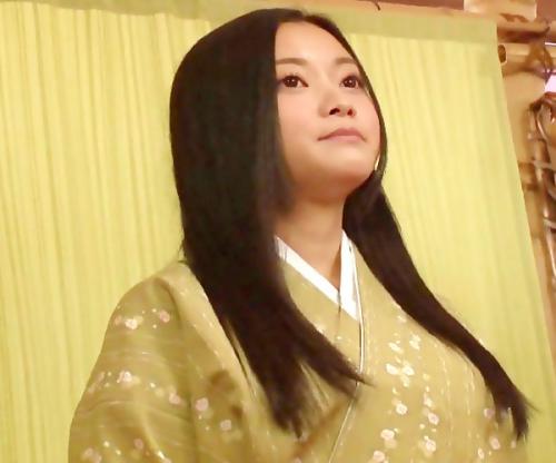 こんな神シチュはたまらんぞｗｗｗ温泉旅館の仲居バイトがお小遣いもらって仕事中にイタズラ放題されちゃうとかｗｗｗ