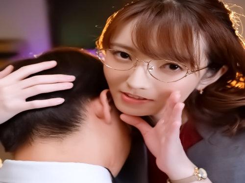 耳元で淫靡な誘惑！スケベな耳舐め淫語で痴女られたらモラル決壊なｗｗｗｗ綺麗な爆乳ＯＬの中出し誘惑に完堕ちNTR♡