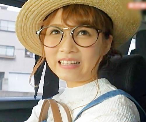 メチャクチャにしてください､､､♡♡清楚系のめがね美女のトンデモ性癖！パイパンマンコを犯されてイキ狂ってるｗｗｗ