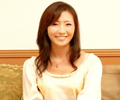 欲求不満なんでＳＥＸがしたいんです♡ セレブ感しかないスレンダー奥様がＡＶ志願！！他人竿と背徳姦ハメイキが止まらない！！