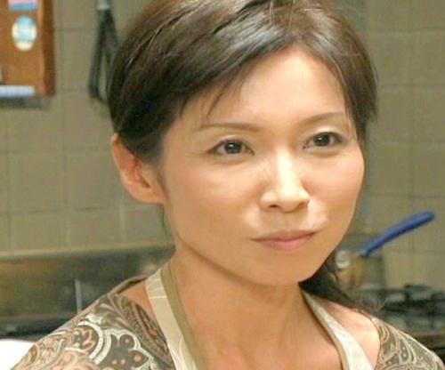 あぁん､､すっごいわ､､♡♡娘婿の激しいエロ要求に股間がズブ濡れの義母は激ピストンに吠えまくるｗｗｗ