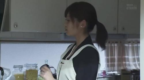 夫の目の前で義弟に犯される美人妻！！禁断の快楽に堕ちていく・・・
