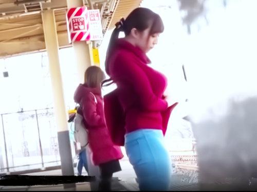 あの女､､エロイからヤっちゃおうぜｗｗｗ満員電車で外道どもに囲まれ人生最悪！美爆乳えっちぃ美人妻が性欲餌食に絶望アクメ！