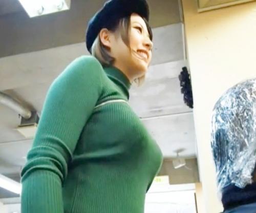 エロイカラダの美容師が施術中に股間まさぐり巨乳押し付けてくるとかｗｗｗ今井夏帆