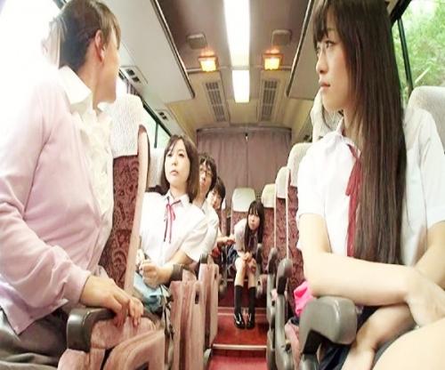 ナマで､､､いいからね♡修学旅行でハメを外すＪＫ集団ｗｗｗ同級生チンポを痴女ッてハーレム中出し狂乱ｗｗｗ