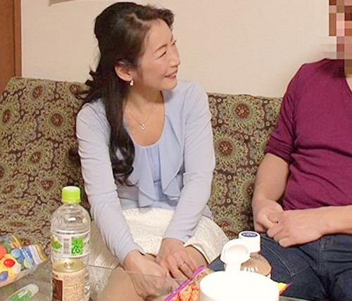 イケメンにお持ち帰りされて盗撮部屋で口説かれるおばさんはエロ期待に股間はずぶ濡れ中出しも無問題ｗｗｗ
