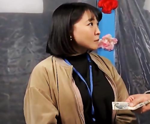 ホントにイヤなんです､､､！激えち爆乳な美女ADがAV撮影のリハで女優役をやらされ屈辱セックス中出し号泣ｗ
