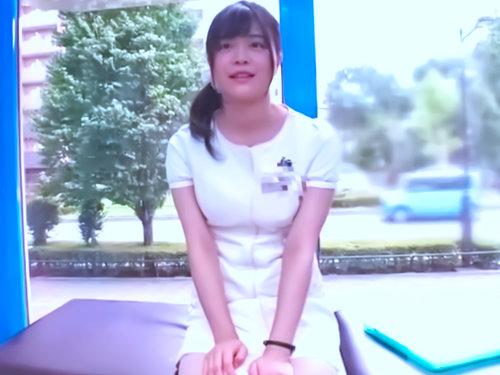容赦なく股間を刺激する鬼バイブに理性ぶっ飛び爆潮プッシャァァァ！仕事中なのにMM号で変態行為に理性崩壊する白衣の天使♡