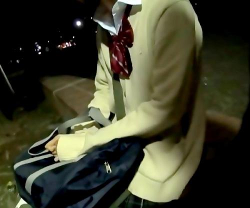 ねぇねぇ♡何してるの・・・？これは胸糞注意！真夜中の公園でみっけたギャルを自宅に連れ帰って友達呼んで乱交中出ししたったｗ