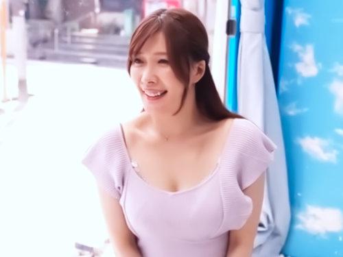 最上級に可愛い美パイパン美熟女がMM号で？！「主人よりデカいチンチン♪」美巨乳な不貞妻がマイクロビキニ着衣で中出し不倫ｗ