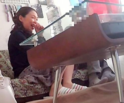 おばさん連れ込んでどうするの､､､？若者にヤリ部屋にお持ち帰りされる美熟女！口説かれエロ確定でアソコは大洪水ｗｗｗ
