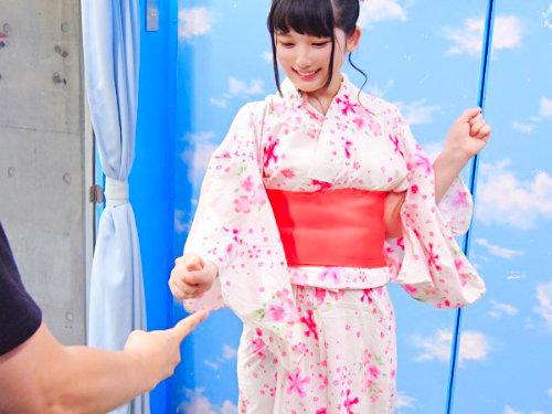 野球拳ってえっちで恥ずかしいね～～～♪花火大会の前にマジミラ号ｗｗｗｗｗ浴衣剥ぎとられてペニス挿入を許した可愛い女の子♪