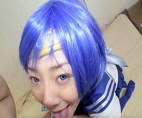 おばさんに人気アニメの衣装着させたら異常なほどに欲情しまくっておまんこがびちよびちょ！！