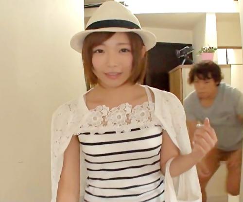 人気女優に後ろから忍び寄るチンポ丸出し男！いきなり後ろからハメられビックリするけど超きもちぃよぅ・・・