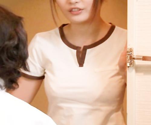 少しくらいいいだろｗｗｗ出張マッサージでやってきたお姉さんがエロ過ぎて強引に脱がしてFUCKしたった話