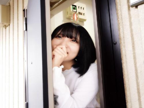 「え？！自宅ですか？いいですけどぉ､､､」有名大学の現役JDが自宅で草食男子に無毛マンコ掘られまくりだぜ！！無許可中出し