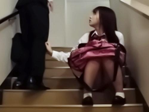 お礼は私のおまんこでイイでしょ？自宅に転がり込んできた名前も知らない制服ＪＫ！めっちゃ可愛いし中出し放題とか最高すぎる♡