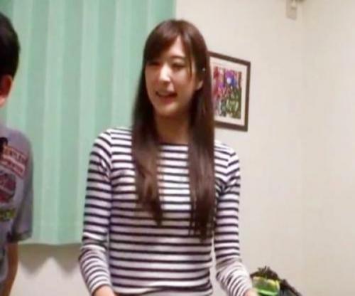 デリバル呼んだらやってきたスレンダー美女！脱がせばたまらん美ボディで素股からのヌルっと生挿入！！