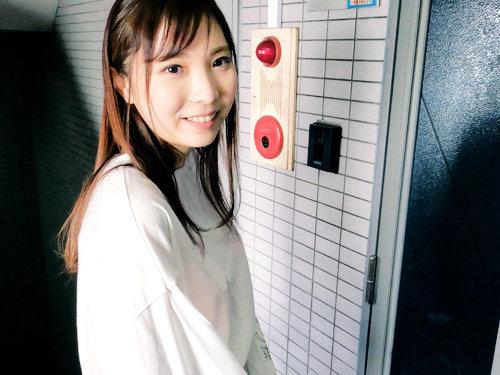 童貞君の自宅に素人美少女が突撃訪問！「私が初めてでもいいですか？」発情するロリマン娘はゴム無しＳＥＸも笑顔で許可♡