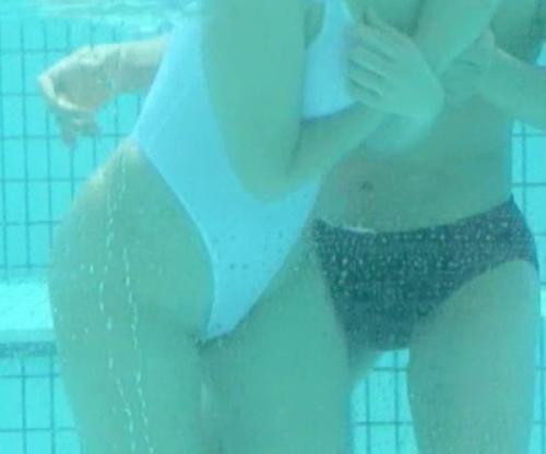 こんなとこで､､､いやだよぅ♡プールで変態行為ｗｗｗ濡れて透ける美乳チクビ！神ロリ美少女が超発情したオスに無理ハメｗｗｗ