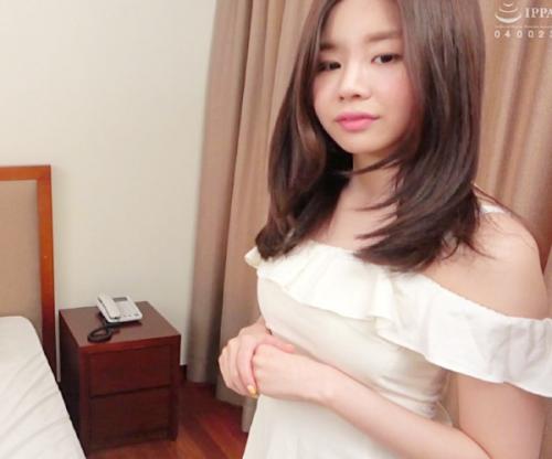 絶対ナイショですよ､､､超美系の韓国娘がゲス客からイタズラ三昧！ホンキ汁垂れ流して肉棒おねだりｗ