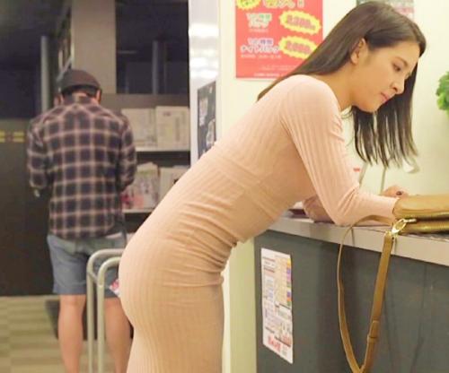あのオンナ､エロいから犯してやろうぜwwwネットカフェで胸糞強姦！即ハボ美女がクズに襲われ屈辱セックス鳴きまくりwww