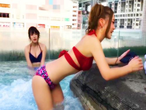 夏プールではしゃぐギャルはくそ鉄板ｗｗｗｗｗヤリマンオーラ全開の素人ビッチがヤリチン巨根に貫かれて可愛い声で鳴きやがる！