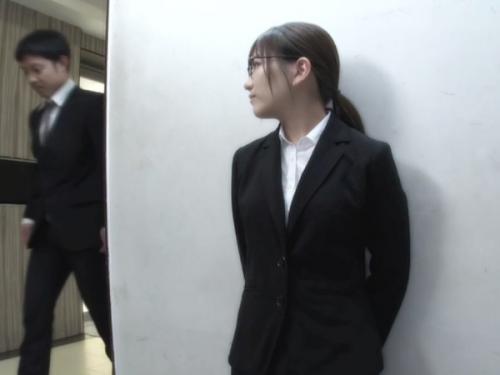 「ねぇ、社内でキメちゃう？」清楚メガネな顔してSEX依存なドスケベオンナ！仕事中にパコ放題の肉便器バカOLヤバ杉ｗｗｗｗ