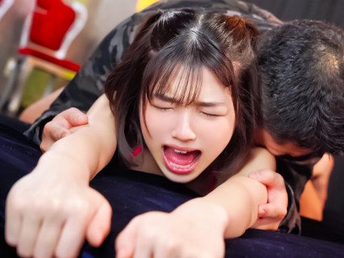 スケベすぎた変態マンコをモーレツ凌辱ｗｗｗ「もう死んじゃうからぁーーー♪」超発狂！奴隷少女が完全破壊！潮吹き種付けプレス