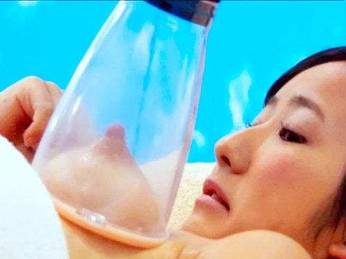 真夏ビーチのビキニ少女は喰い放題なのか･･･？！「日焼け乳やべｗｗｗ」性感マッサージ⇒無毛おまんこに中出しされた女子大生