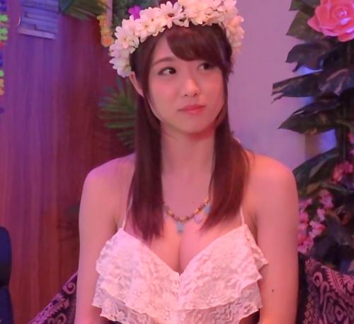 たまんねぇロケット爆乳！某風俗店の人気ピンサロ嬢はチンポしゃぶりも最高だけど淫乱過ぎて中出し何でもアリｗｗｗ