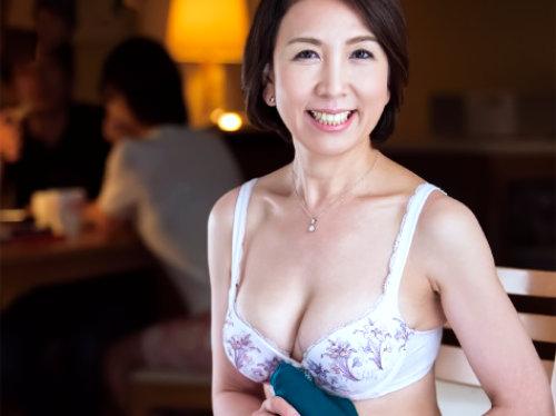 色気がすぎる美熟女が嫁婿に発情されちゃったら？！「禁断姦中出しｗ」エロ巨乳な姑熟女…逞しい肉棒に突かれて欲望全開アクメ