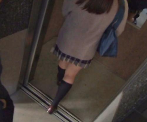 ひぃぃっ！いやぁっ！ゆるしてぇっっ！！帰宅中の美少女ＪＫがゲスの餌食に！自宅前で襲われ無慈悲中出し号泣ｗｗｗ