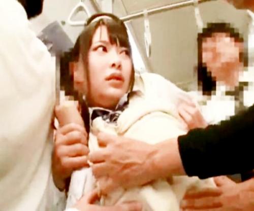 おいおいっ！びしょ濡れじゃえかっ！！制服美少女が満員電車で鬼畜に取り囲まれて輪姦されちゃうなんて( ;∀;)