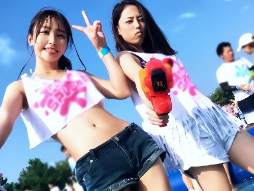 日本最大級のエロ祭りではしゃぐずぶ濡れパリピは話が早いｗｗｗｗｗｗナンパ即ＯＫで酒とチンコに狂っちまうＷギャルビッチ♡