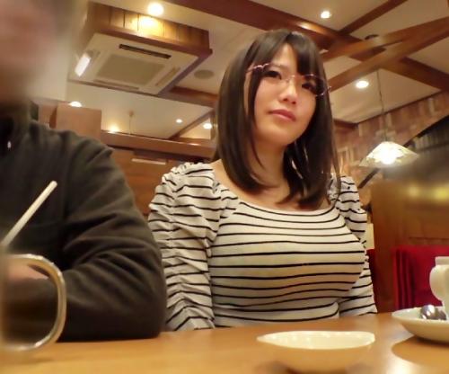 苦学生に現金チラつかせてヤリ放題！「これ以上は､､､」脱がせばI乳ドスケベボディ！彼氏のよこで胸糞ＮＴＲ！！
