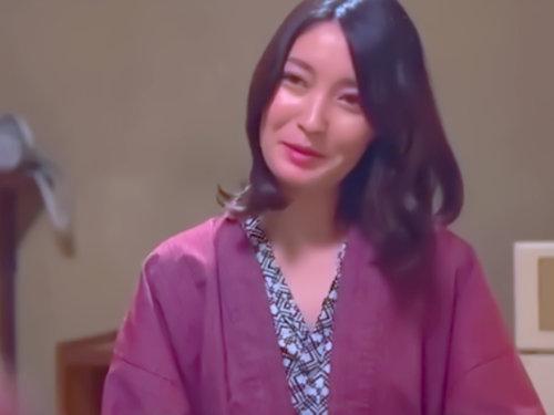 温泉旅行中の貞淑妻！ナンパされてNTR堕ち？！「スタイル最高だしｗｗｗ」酒の勢いで知らない若者と友達交えて超乱交な♪