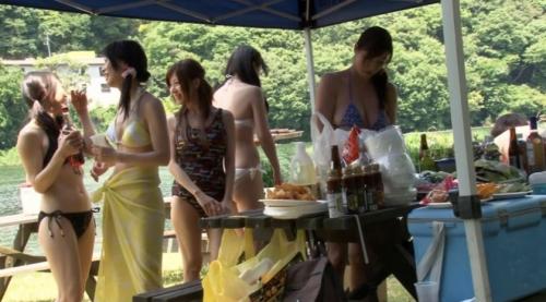 ハメまくりBBQパーティーでおばさんの濡れ濡れ塾生おまんこにずっぽしハメて声我慢させて不倫しちゃう。
