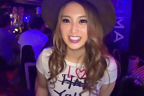 〚泥酔姦&大量中出し❤〛テキーラ飲みまくって泥酔している黒ギャル痴女と客の居る前でハメ撮りセックス
