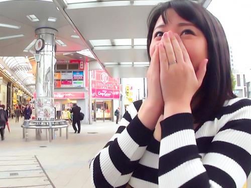 〖人妻ナンパ〗童顔のお姉さんは三十路前の29歳。ヤリ部屋に連れ込んで即ハメ不倫で無責任中出ししちゃう♪