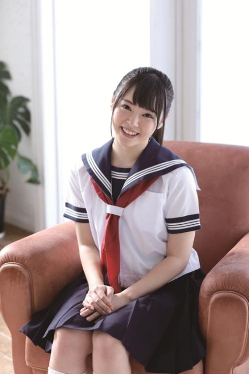 想像しただけでオマンコびしょ濡れ❤感じやすいオマンコをお持ちの美少女がJKコスプレでガチアクメ！
