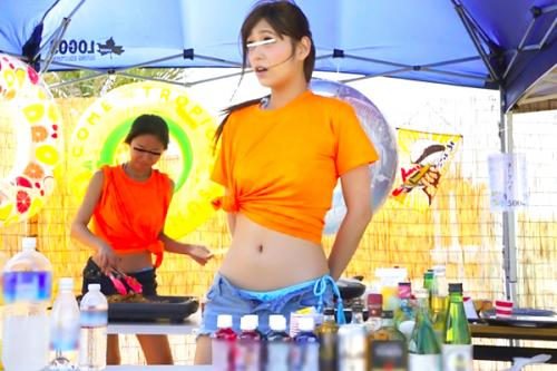 海の家出働いてるビキニお姉さんを素人ナンパしておもちゃの様に弄ぶ。遠隔バイブで痙攣するとこを盗撮してロッカールームで強姦