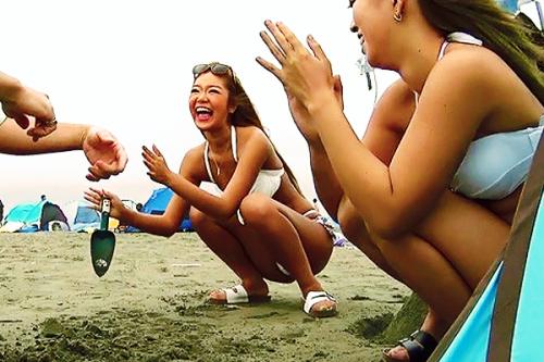 ギャル２人と男３人、完全にヤリモク乱交でナンパしたギャルたちをホテルに連れてきて体液飛び散る激しいセックス！